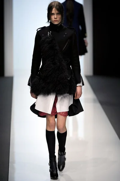Look 3